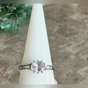 Vintage Clear Stone CZ Silver Tone Ring - Size 9